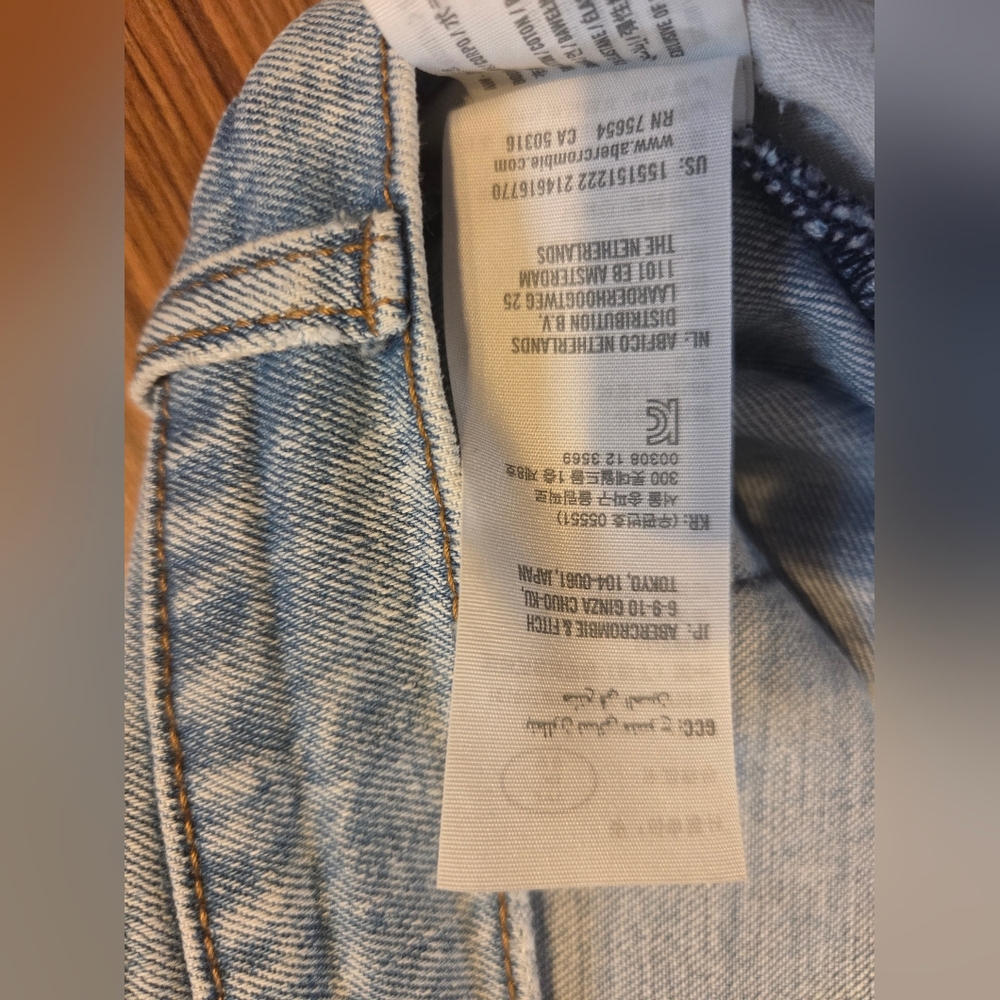 Abercrombie & Fitch Light Blue High-Rise Jeans - Picture 9 of 11